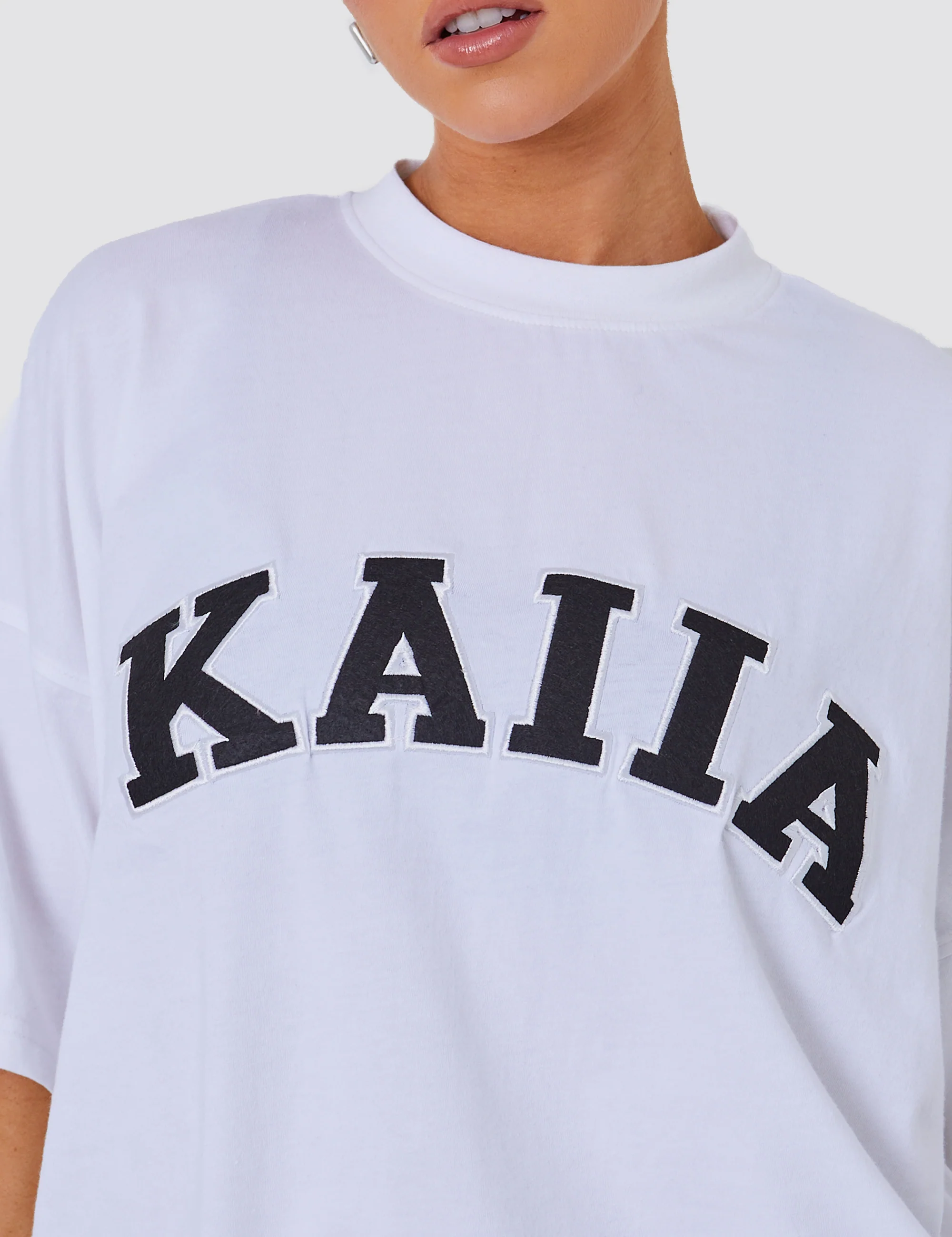Kaiia Oversized T-shirt in White & Black - Image 3