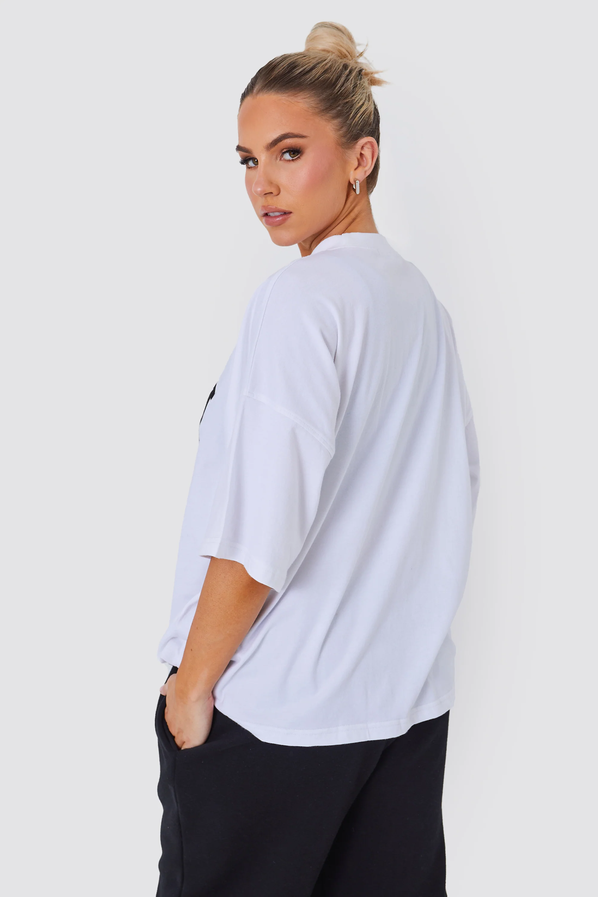 Kaiia Oversized T-shirt in White & Black - Image 4