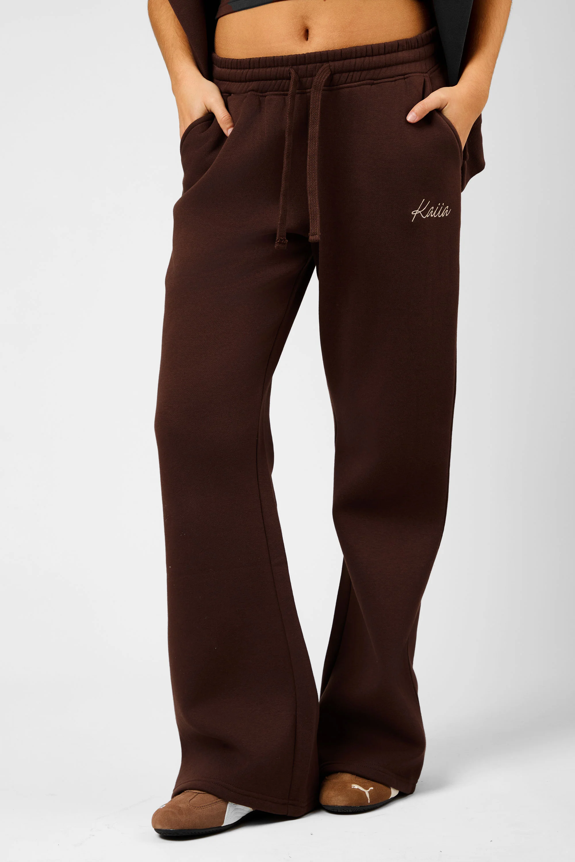 Kaiia Script Wide Leg Joggers Peppercorn - Image 2