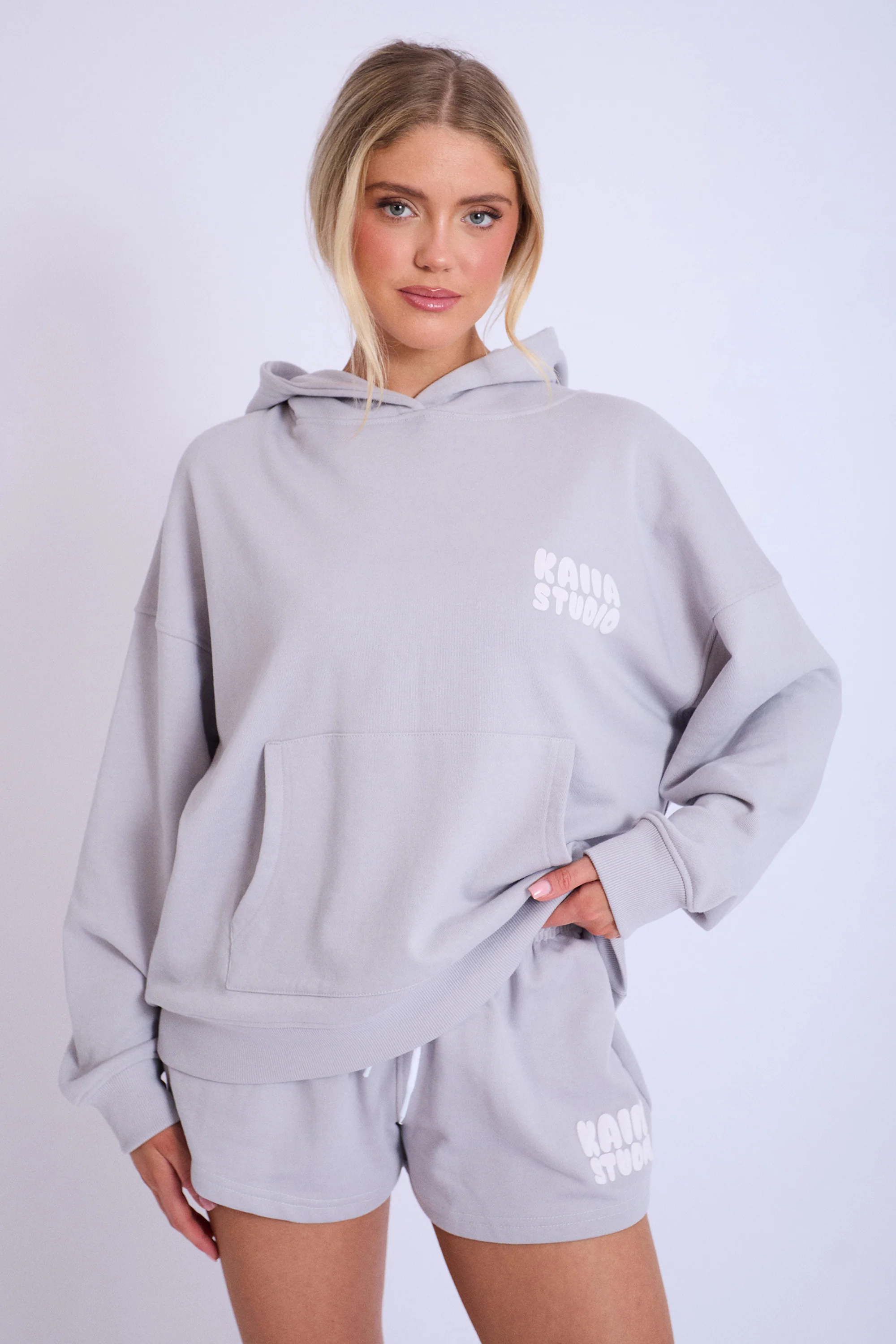 Kaiia Studio Bubble Logo Sweat Shorts Light Grey - Image 5